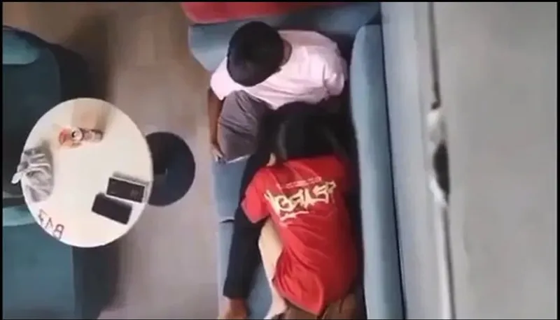 Quay lén em người yêu mút mút cho người tình nơi công cộng