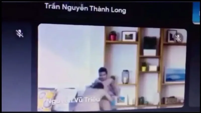 Học online quên không tắt camera lộ cảnh em gái đang bú mút